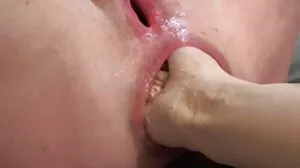 කුකුළා සිදුරු මානයෙන් එන කළු පැහැති උරාබීම