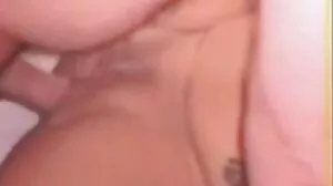 විනෝදය සඳහා ඇතීනා ස්වයංවින්දනය කරයි