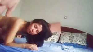 සුළු සහෝදරිය කෙන්සි සුළු සහෝදරයාගෙන් දුරකථනය සොරකම් කරයි
