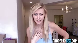 මුහුණේ POV Blowjob වලින් ආවරණය කර ඇති අලංකාර ස්ලට්