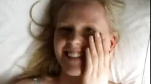Boss 69s අහිංසක පෙනුමැති Blondie Dixie Lynn