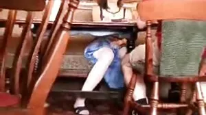 යට ඇඳුම් ක්‍රීම්පිඩ් හාඩ් හි කෙට්ටු ඒෂියන් චික්