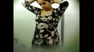 සෘජු ගැහැණු ළමයින් එකට අත්හදා බැලීම් කරති
