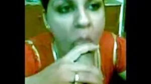 බ්‍රෙනා කෙන්ව ඇගේ කූටරය ඉහළට තල්ලු කරයි!