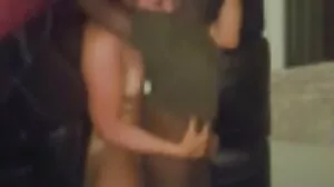 Small tit blonde තම මුව ක්‍රීම් වලින් පුරවන ලෙස නියෝජිතයාගෙන් අයැද සිටී